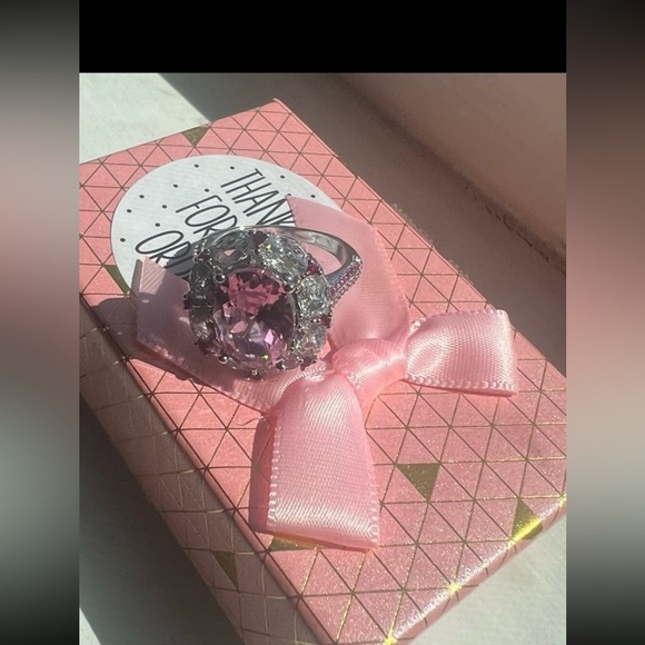 Brilliant finish oval amethyst 6.2CT silver ring with swarovski elements - Picture 12 of 13